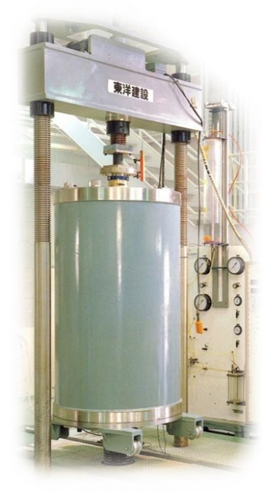 Super Large-Scale Dynamic Triaxial Testing Apparatus