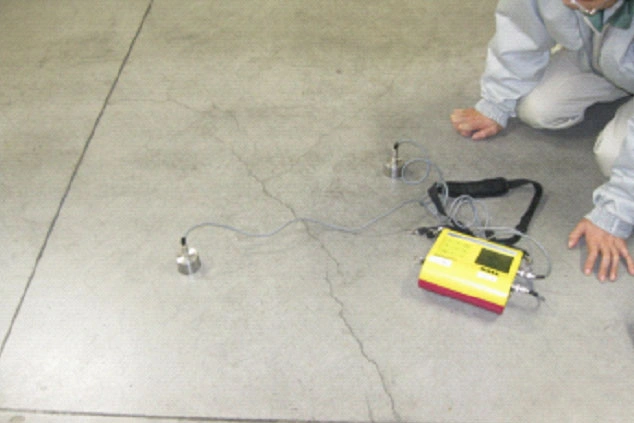 コンクリートのひび割れ計測