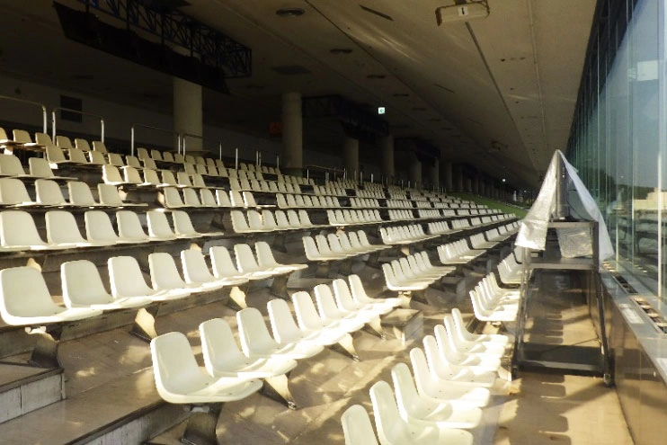 ReReC「唐津ボートレース場改修プロジェクト」観客席（施工前）