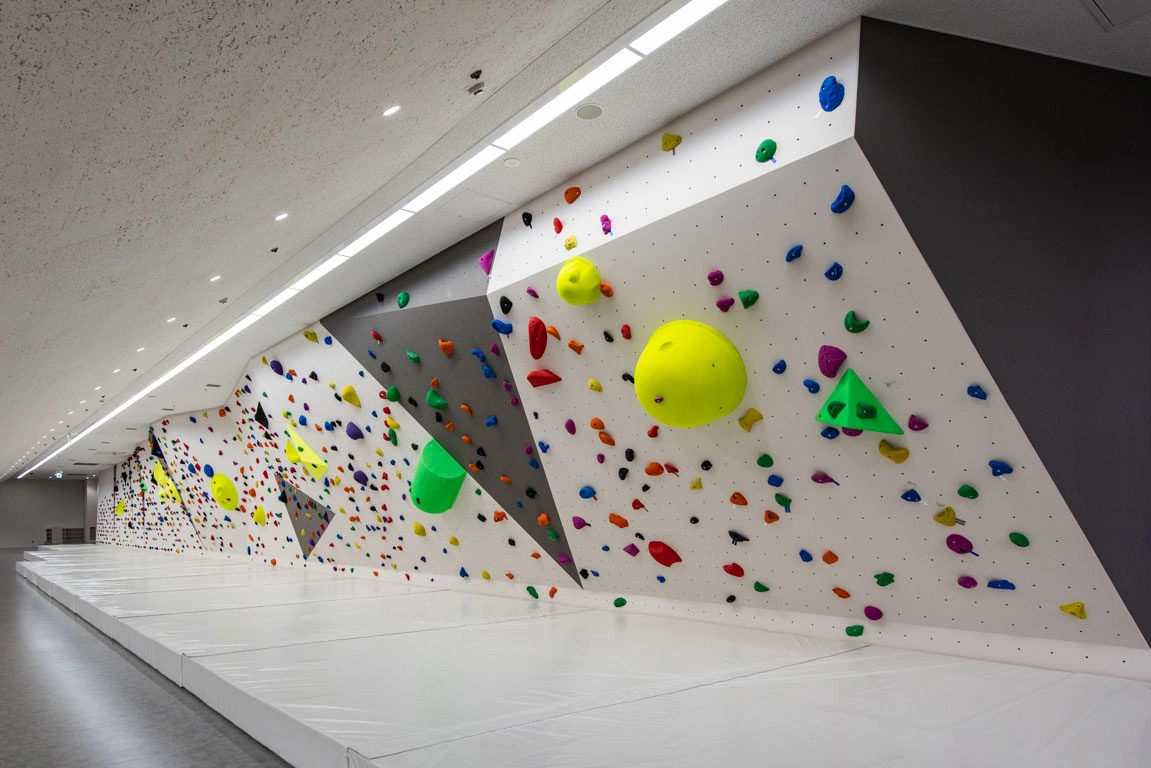 ReReC「唐津ボートレース場改修プロジェクト」ボルダリング（施工後）