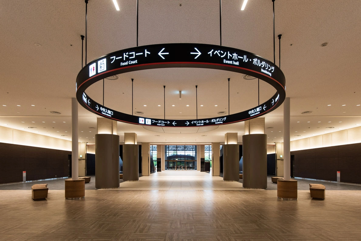 ReReC「唐津ボートレース場改修プロジェクト」エントランス（施工後）