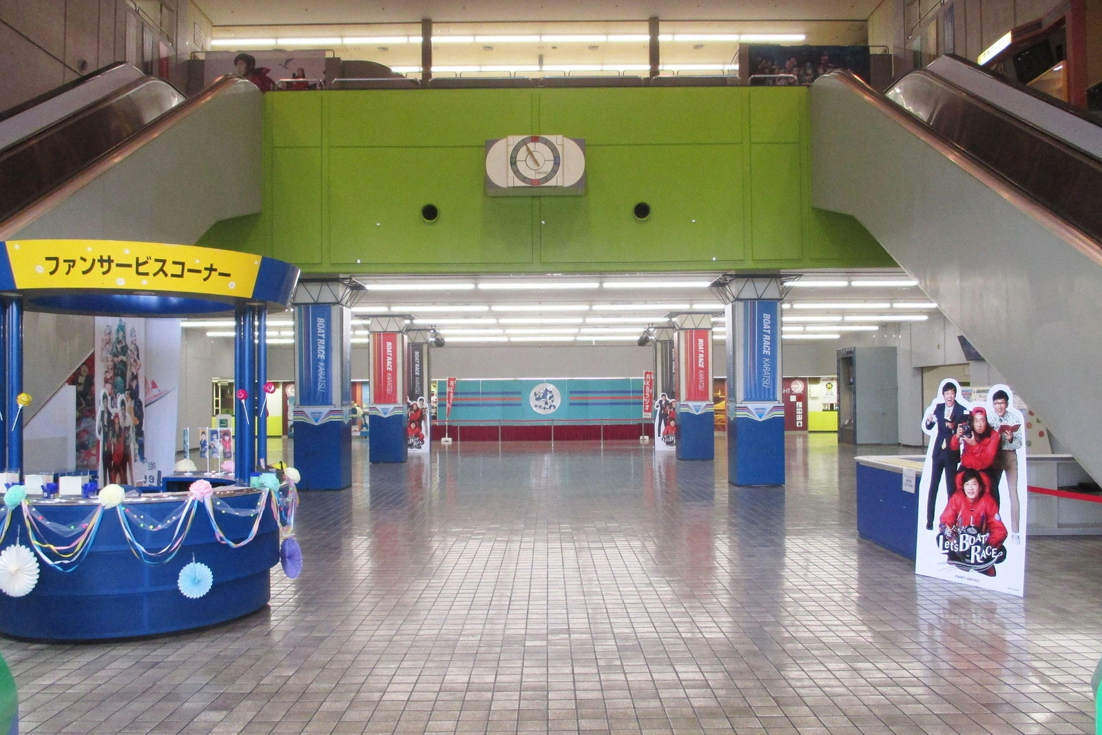 ReReC「唐津ボートレース場改修プロジェクト」エントランス（施工前）