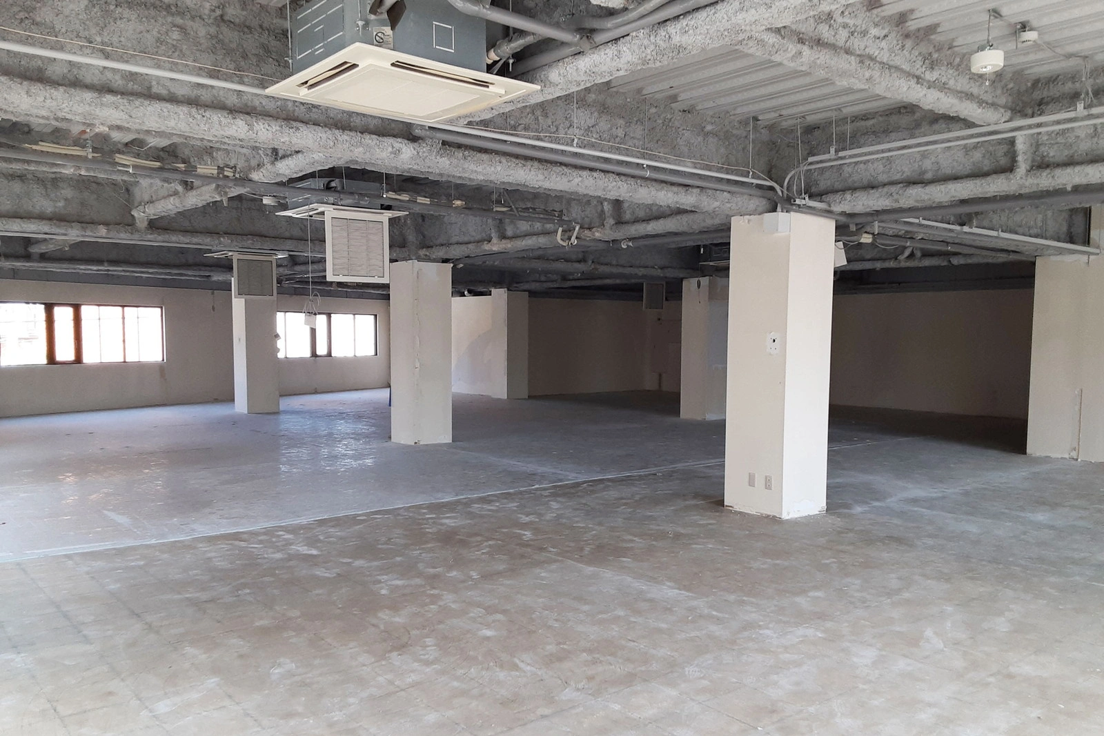 ReReC「ミリオナプロジェクト」食堂（施工前）