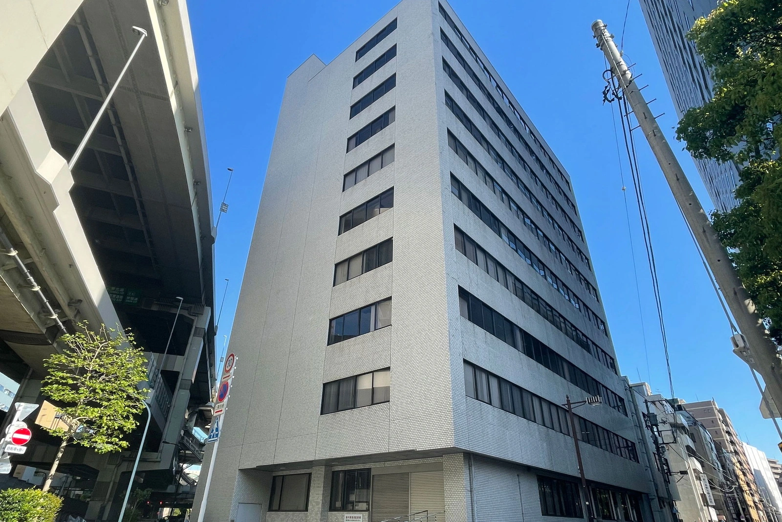 ReReC「日本橋箱崎ビル改修プロジェクト」外観昼（施工前）