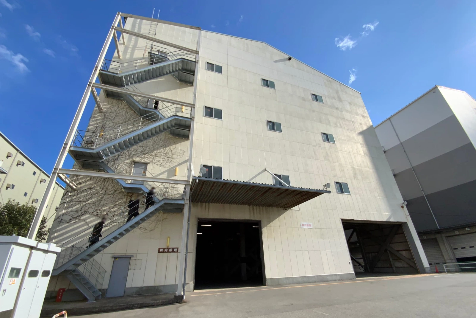 ReReC「船橋市西浦倉庫改修プロジェクト」ファザード（施工前）