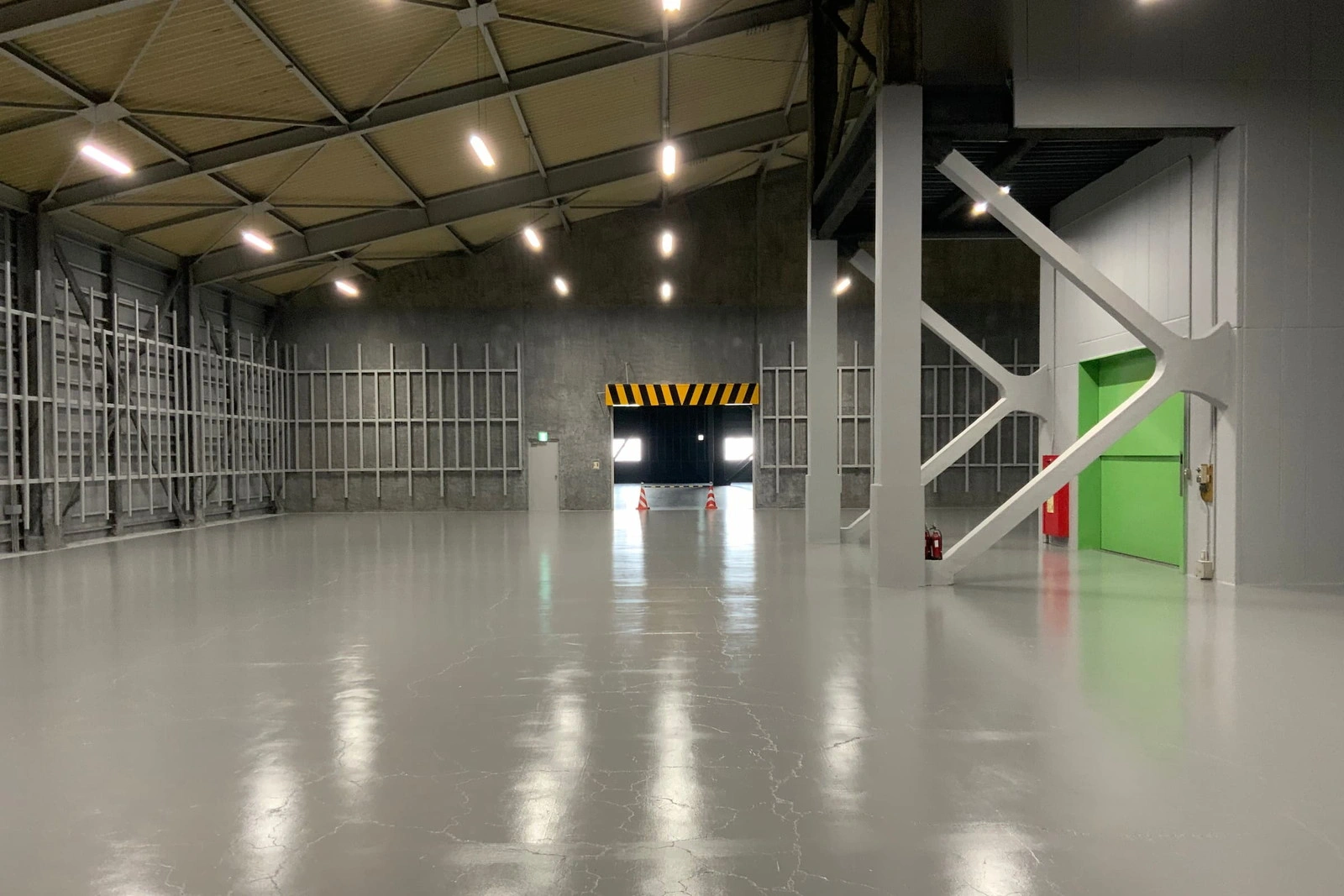 ReReC「船橋市西浦倉庫改修プロジェクト」倉庫内部（施工後）