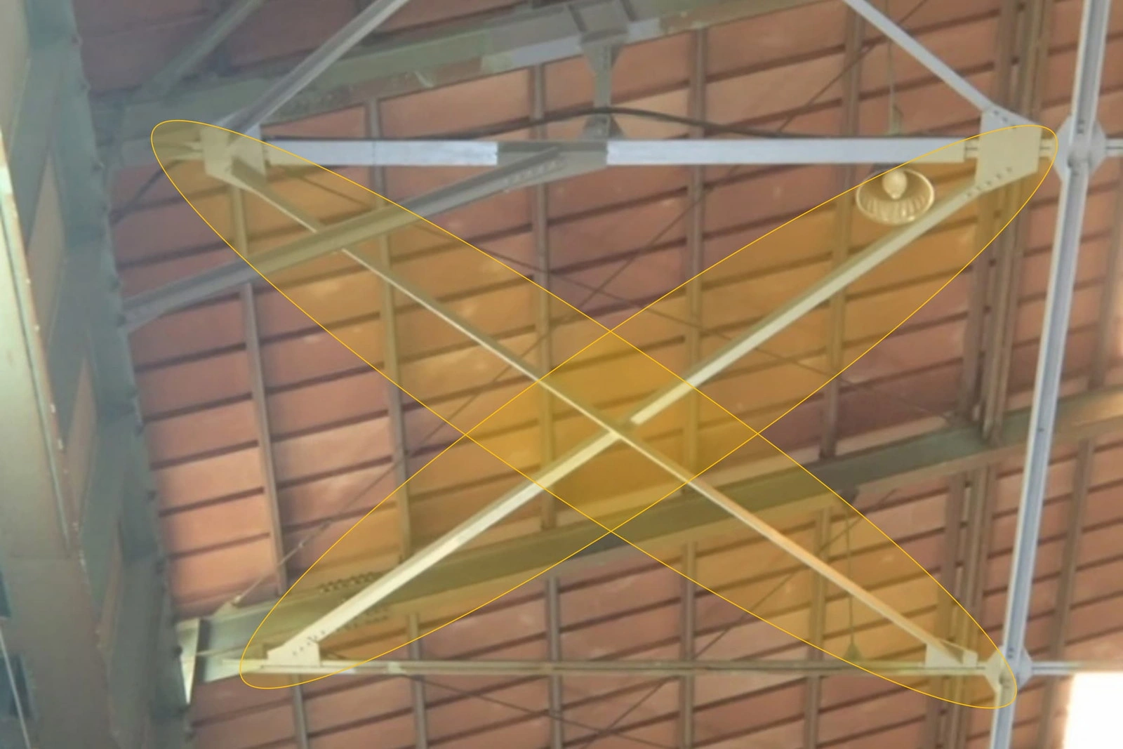 ReReC「近江産業遵法化・耐震補強プロジェクト」ブレース補強・天井（施工後）