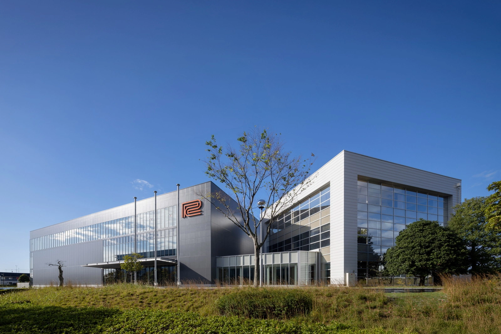 ReReC「ローランド（株）新本社プロジェクト」北東面 全景（施工後）