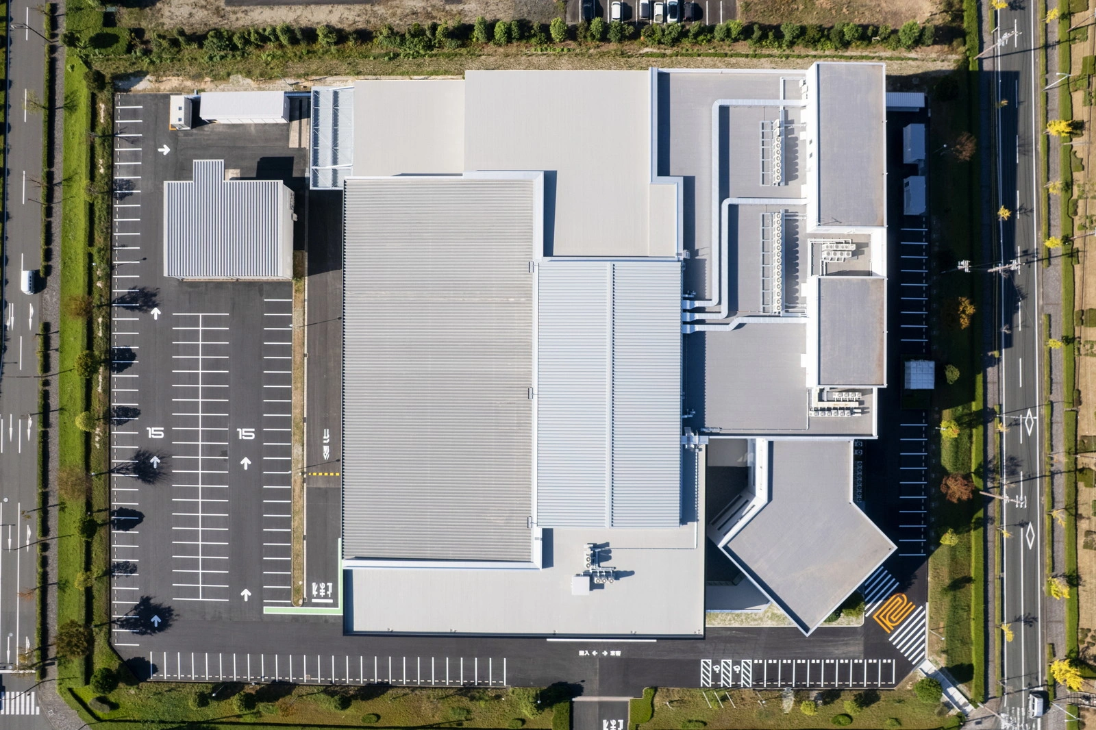 ReReC「ローランド（株）新本社プロジェクト」全景（施工後）