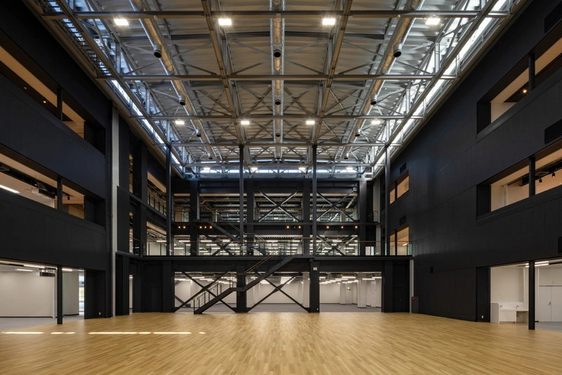 ReReC「ローランド（株）新本社プロジェクト」1Fアトリウム（施工後）