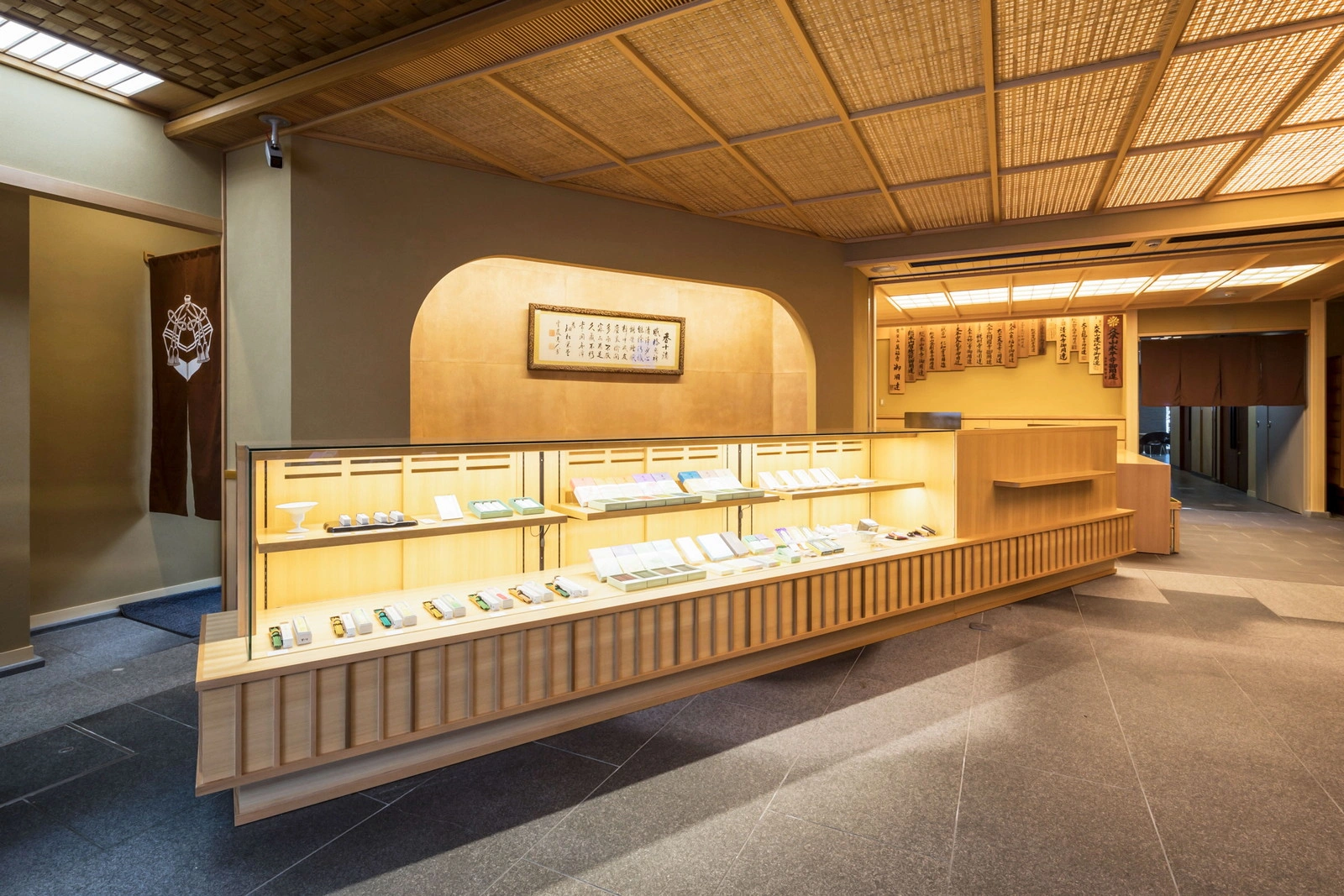 ReReC「松栄堂薫習館改修プロジェクト」店舗（施工後）