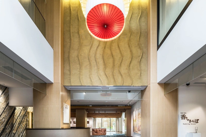 ReReC「松栄堂薫習館改修プロジェクト」エントランスホール（施工後）